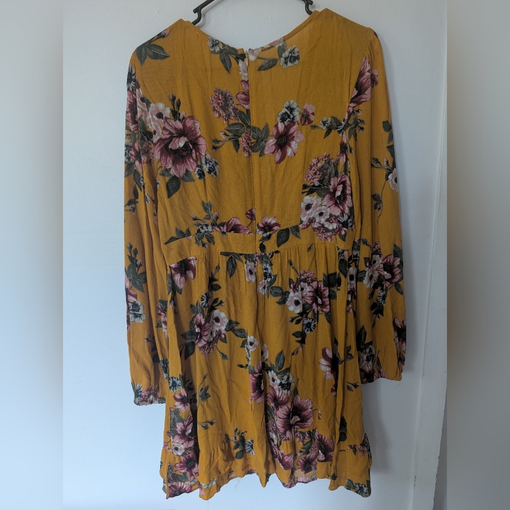 Le Lis Yellow Floral Long Sleeve V Neck Dress‎ - Picture 4 of 4